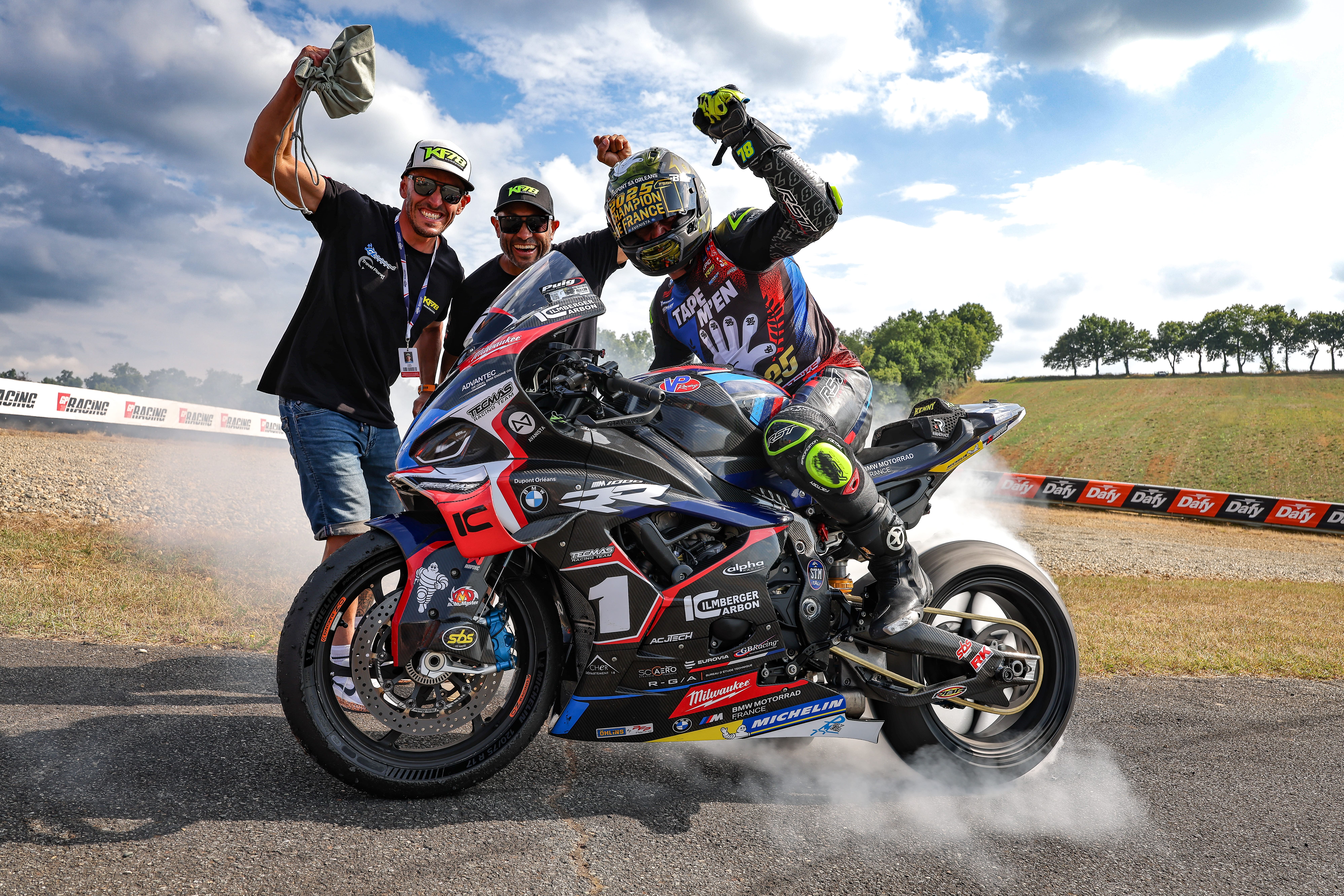 PAU ARNOS : KENNY FORAY ENTRE DANS LA LÉGENDE DU SUPERBIKE FRANÇAIS EN REMPORTANT UN 4E TITRE D’AFFILÉE