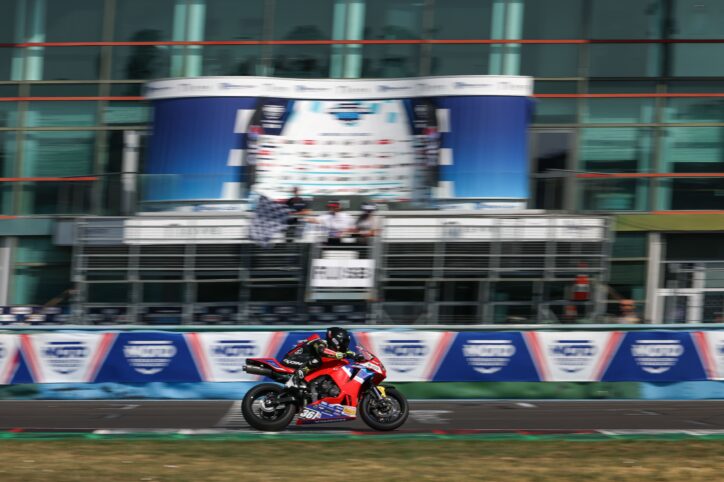MAGNY-COURS (58) : UNE FINALE EN APOTHÉOSE POUR UN CHAMPIONNAT PLUS SERRÉ QUE JAMAIS MAGNY-COURS (58) : UNE FINALE EN APOTHÉOSE POUR UN CHAMPIONNAT PLUS SERRÉ QUE JAMAIS