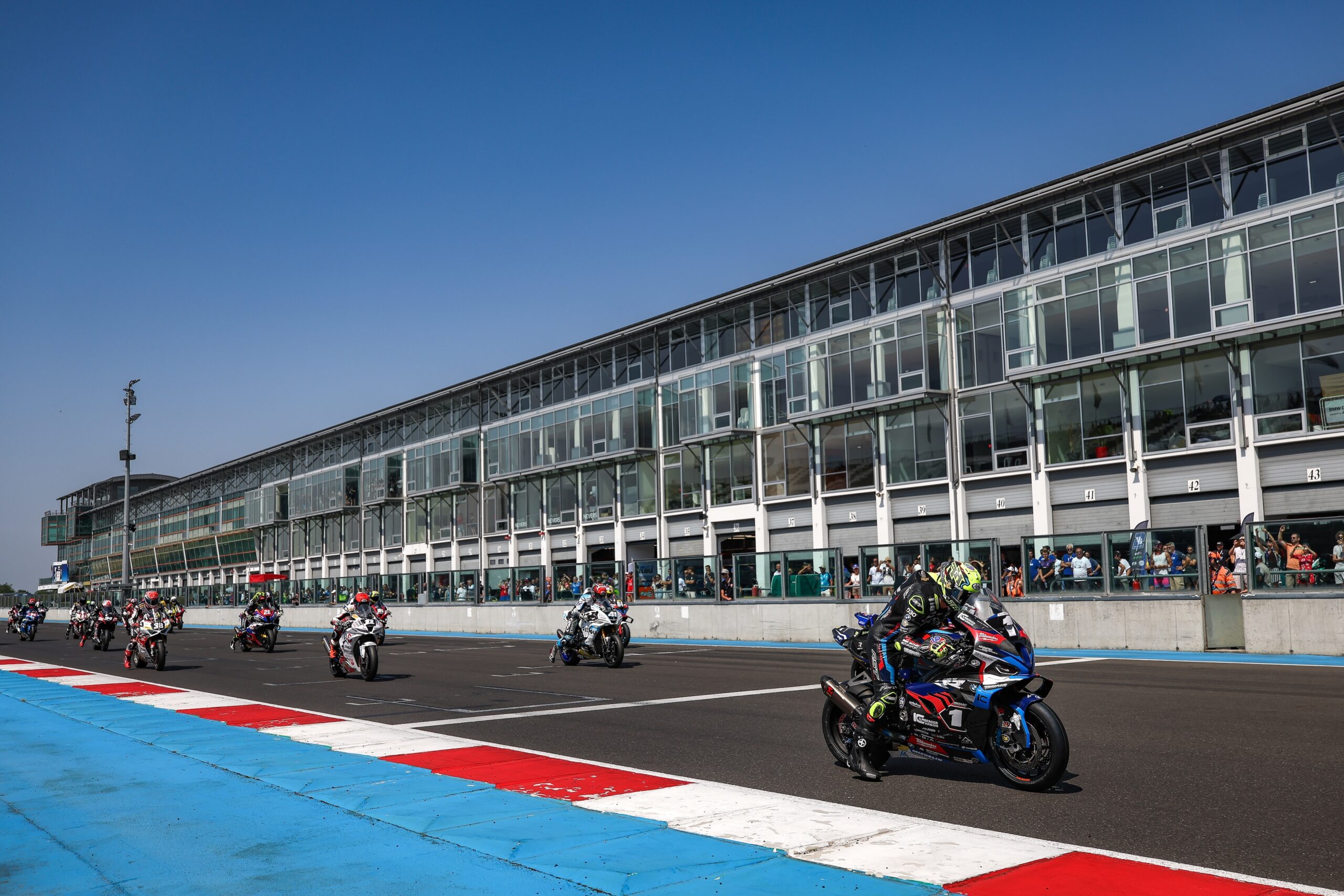 5 BONNES RAISONS DE NE PAS MANQUER LA FINALE FSBK/PROMOSPORT À MAGNY-COURS LES 26 ET 27 SEPTEMBRE !