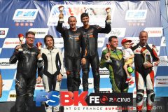 Podium side-car Course 1.
CAROLE FSBK 2022.
6 ème manche Championnat de France
Superbike.
20 & 21Aout 2022.
© PHOTOPRESS.
Tel: 06 08 07 57 80.
info@photopress.fr