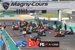 Depart side car course 1.
MAGNY-COURS FSBK 2022.
5 ème manche Championnat de France Superbike.
2 & 3 Juillet 2022.
© PHOTOPRESS.
Tel: 06 08 07 57 80.
info@photopress.fr