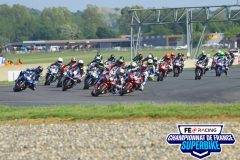 Depart SB course 2.
NOGARO FSBK 2023.
Deuxième manche Championnat de France Superbike.
29 / 30 Avril 2023.
© PHOTOPRESS.
Tel: 06 08 07 57 80.
info@photopress.fr